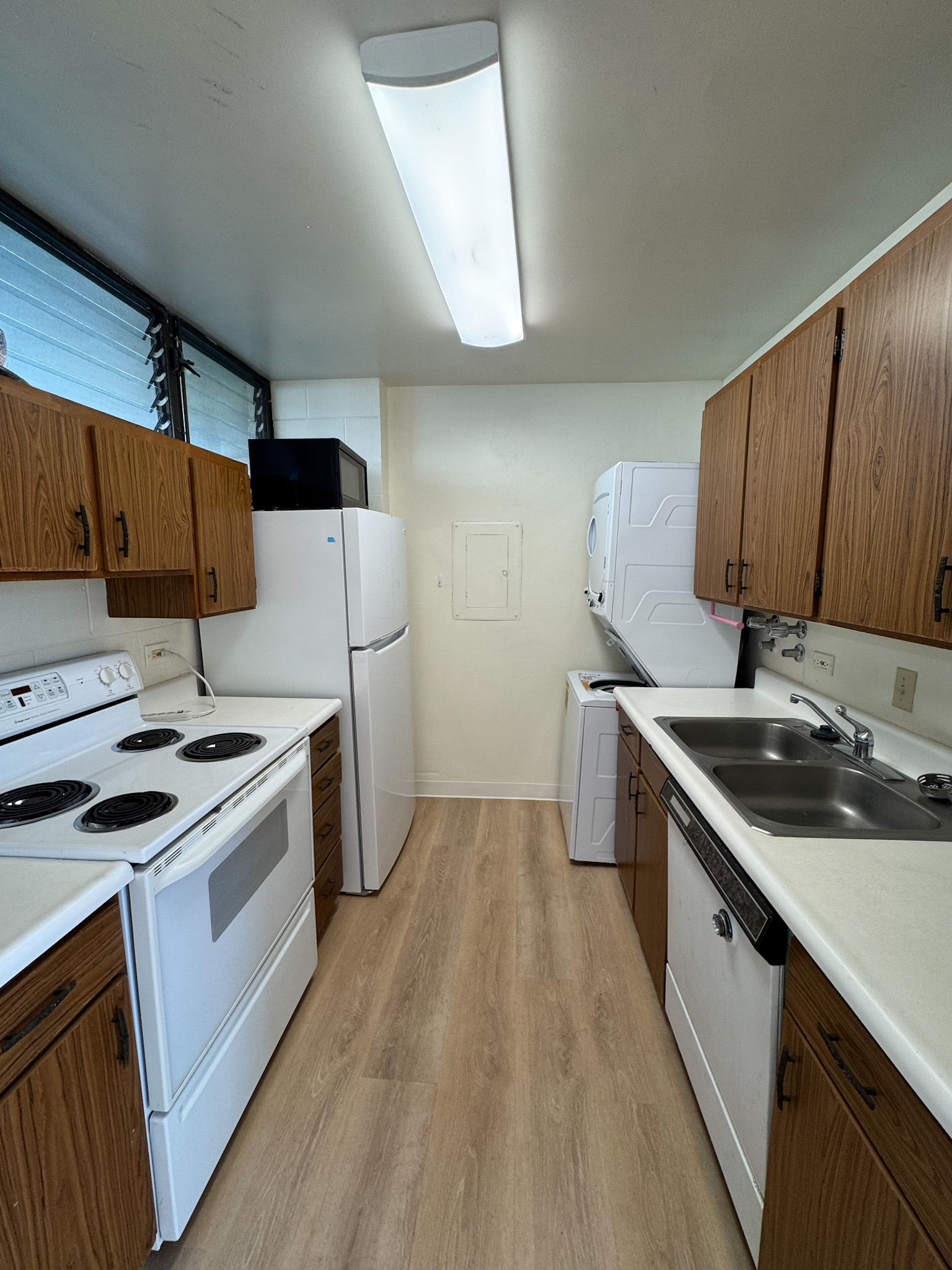 1040 KINAU ST #603- AGENTS: S. KWAK/K. FUKUMOTO - 1
